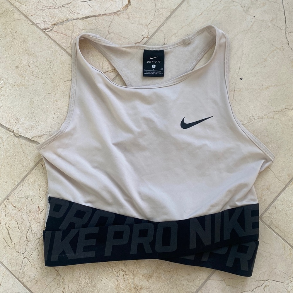 Nike pro workout top